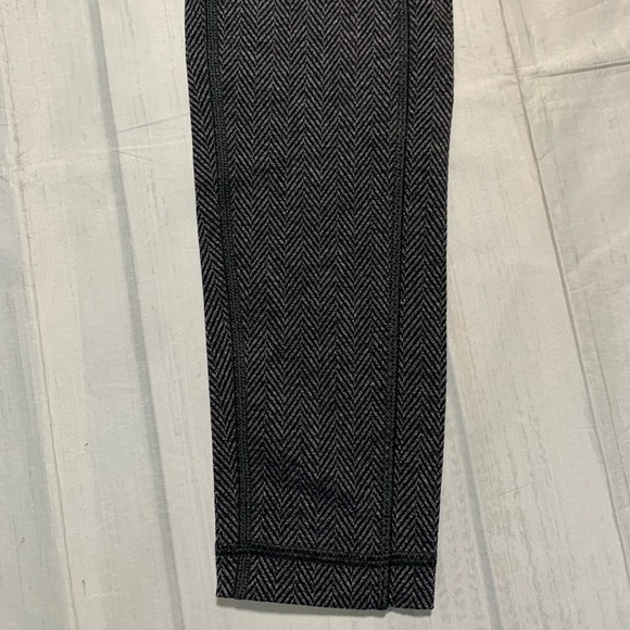 Lululemon Herringbone leggings. Black/gray. Size 8. - Picture 5 of 12
